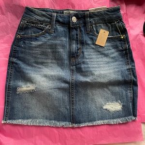$10 TODAY ONLY!! Jean skirt cute! New with tags! Juniors Size 1-Mud brand